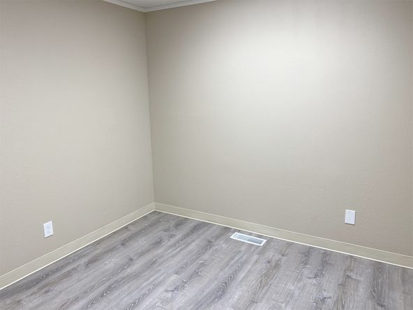 NEWLY REMODELED MEDICAL &/OR OFFICE SPACE: 800 SE 181st Ave, Portland, OR 97233